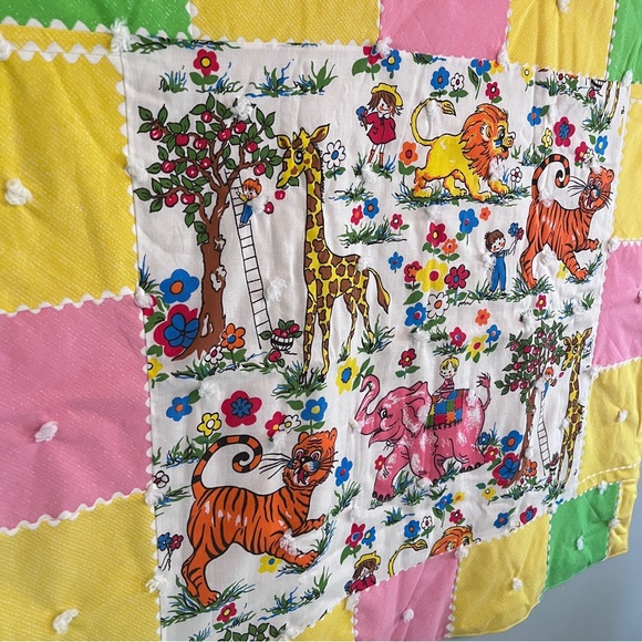 Vintage Baby Quilt - Safari Animals Giraffe Elephant Lion Tiger - Light Blanket - Picture 6 of 10